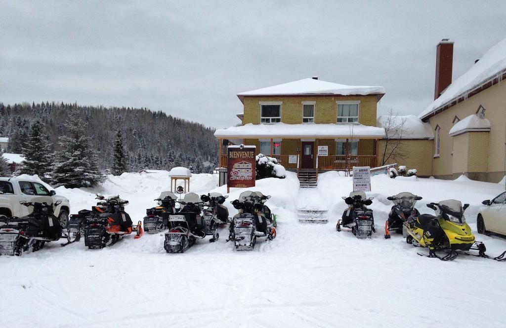 Auberge Du Presbytere De Riviere-Eternite Riviere Eternite Bagian luar foto