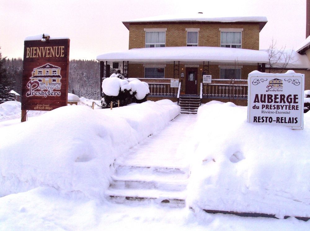 Auberge Du Presbytere De Riviere-Eternite Riviere Eternite Bagian luar foto