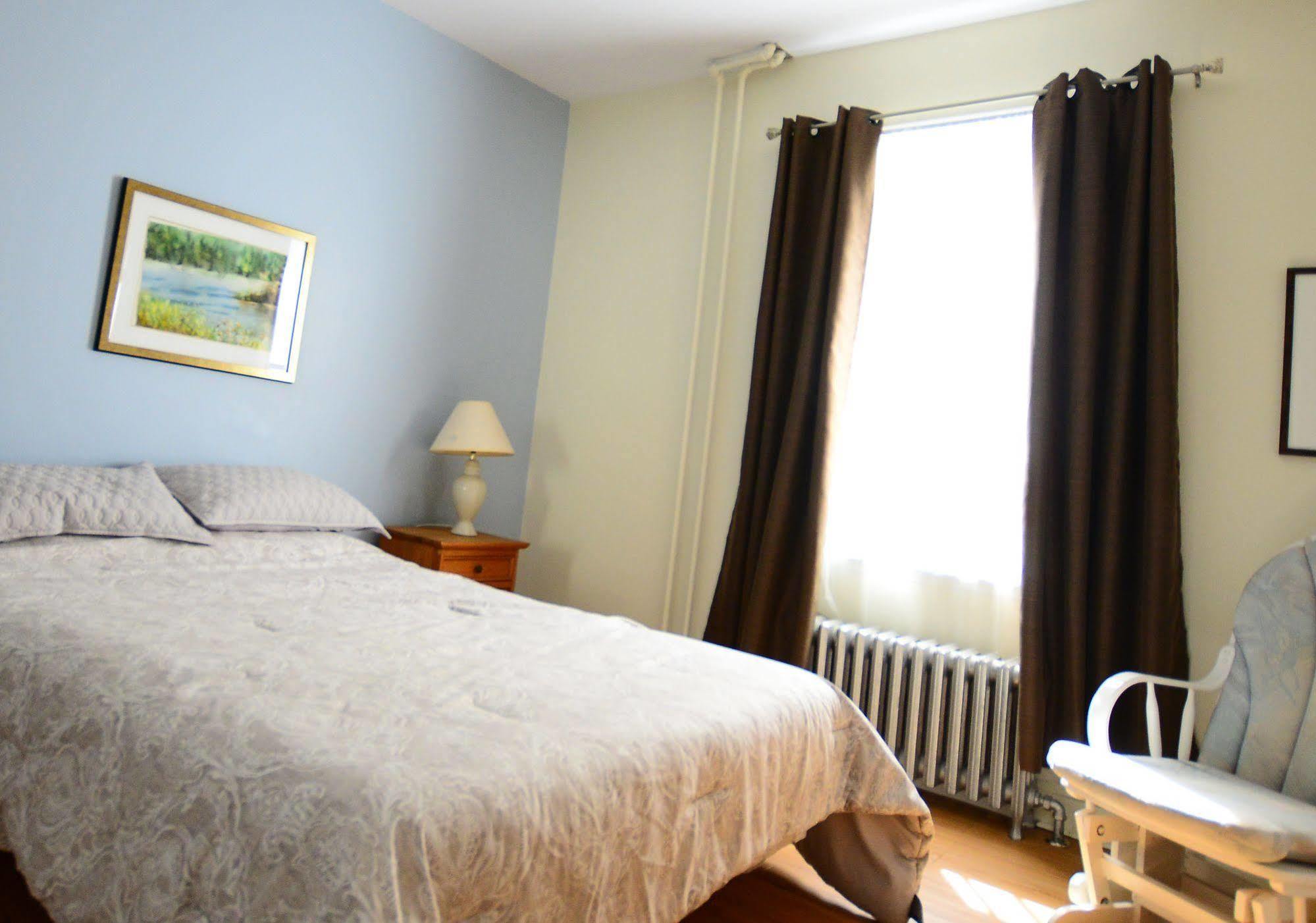 Auberge Du Presbytere De Riviere-Eternite Riviere Eternite Bagian luar foto